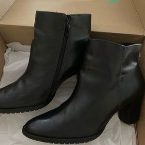 LLBean women’s Black Leather Heeled boots
